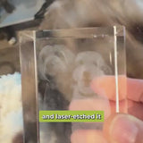 Customer video: Dana with the 3D photo crystal she gave as a gift